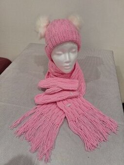 Ručne pletené čiapky,šály, rukavice.
