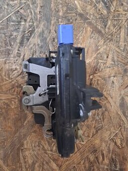 Zámok dverí s číslom dielu 3B1 837 015 AM