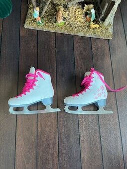 Predám dievčenské krasokorčule