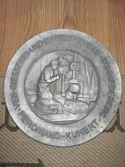 Starý závesný tanier