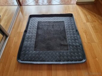 VW Passat Variant B8 plastova vanicka do kufra. ............