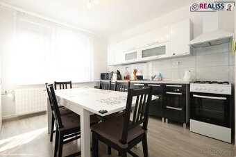 Priestranný 3-izbový byt v tichej časti Dubničky