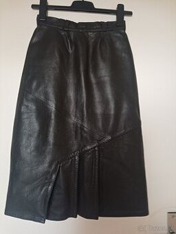 Kožená sukňa.