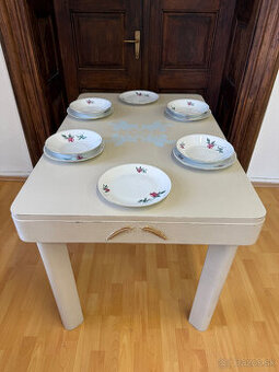 Rozkladací jedálenský stôl