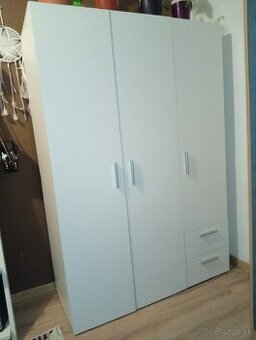 Predám skriňu šatníková -Biela