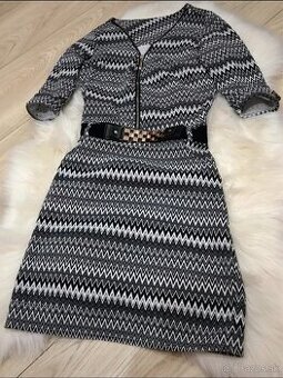 Šaty s opaskom a zipsom, veľkosť S