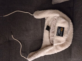 ciapka Alpha industires biela s nausnikmi , vel. One size, p