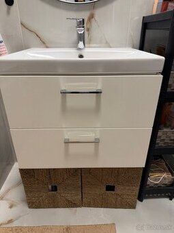 Predám skrinku s umývadlom