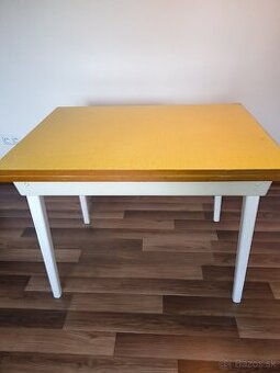 Rozkladací jedálenský stôl