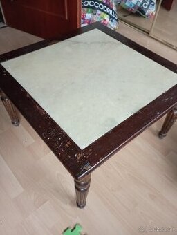 Starožitný konferenčný stolík s kamennou doskou