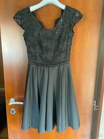 Venčekové čierne šaty 36