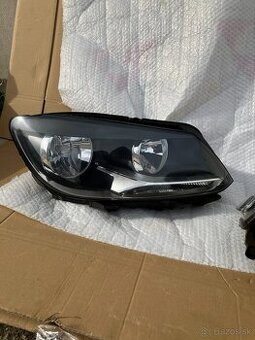 predni svetla svetlo vw touran prave pravy