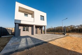 Rodinný dom na predaj - REZERVOVANÉ, Nové Mesto nad Váhom