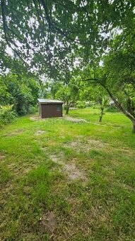 Vinica POZEMOK s chatkou
