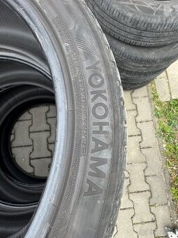 275/40R21 107W