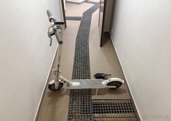 Elektrická kolobežka - Xiaomi Mi Electric Scooter 3 Lite