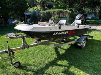 Motorový rybársky čln