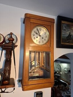 Predám funkčné starožitné nástenné hodiny DUFA polbicie Artd