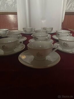 Šálka a tanierik cena spolu 1,20€ mám 13 kusov
