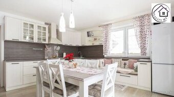 Rodinný dom s garážou a záhradným altánkom na Lipovci