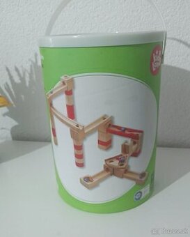 Drevená guličková dráha