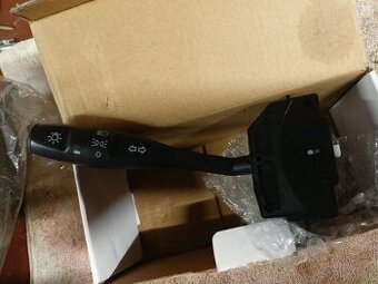 Predám páčku smeroviek L200