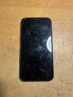 iPhone 11 64GB Black - rozbitý LCD, ale FaceID FUNKČNÉ