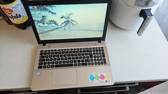 Starší notebook Asus 541 - funkčný, dobrá batéria