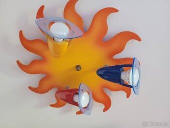 Stropne svietidlo v tvare slnka