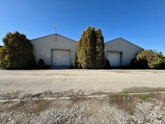 Na predaj 2 prepojené haly 1200 m2 v Dolnom Ohaji
