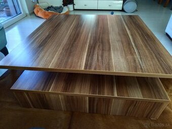 konfnerenčný stolík