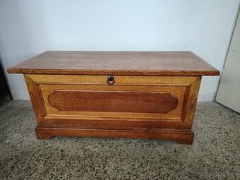 Masivní rustikální truhla / botník, Nábytek s příběhem