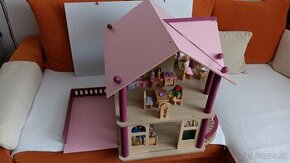Drevený domček pre bábiky s nábytkom - 1