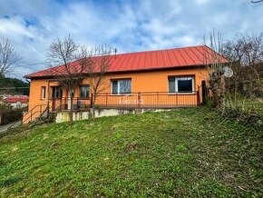 Exkluzívne na predaj rodinný dom s pozemkom 882 m2, Lietavsk