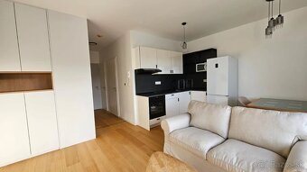 Nový 2i apartmán s garážou bez RK