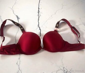 Victoria’s Secret bombshell