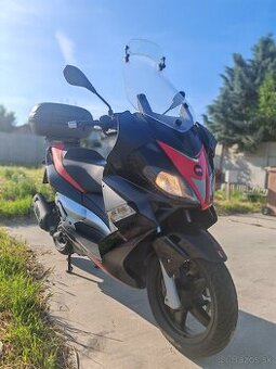 Aprilia SR max 300