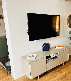 IKEA skrinka pod TV