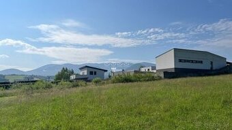 Rovinatý, stavebný pozemok s nádhernými výhľadmi /633m2/ Žil