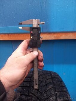 Pneumatiky zimné - Goodyear 215/65/R17