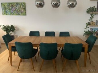 Drevený jedálenský stôl