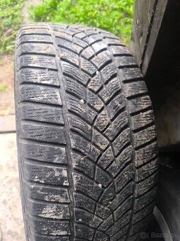 Predám pneu 235/45R18