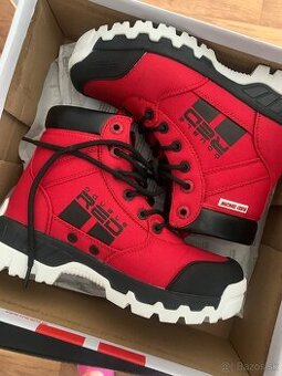 RED SNOW™ Boots Red pouze osobní předání