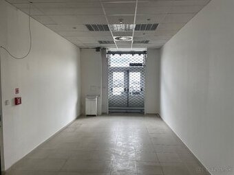 Obchodný priesor na prízemí LIVING CENTRA, Solinky, Žilina