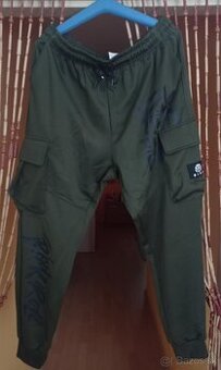 Štýlové slim fit tepláky.panske