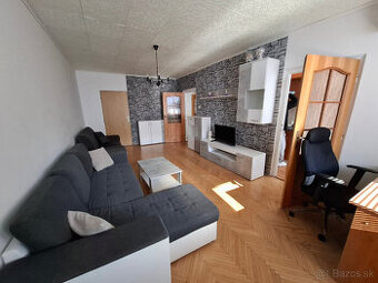 Na predaj 3 izbový byt s komorou 74 m2 v centre mesta Senica