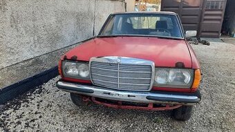 Mercedes w123 , piano