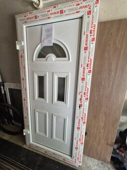 Vchodove dvere 90L