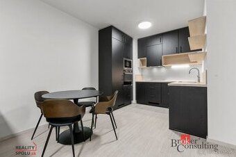 Príjemné rodinné bývanie v srdci Jégeho Aleje s parkovaním / - 1