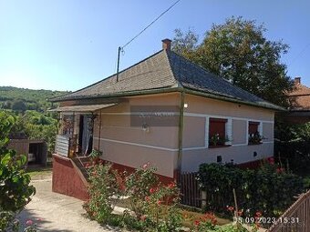 CHALUPA/DOM S VEĽKÝM POZEMKOM – SZALASZEND (40 MIN. OD KE)